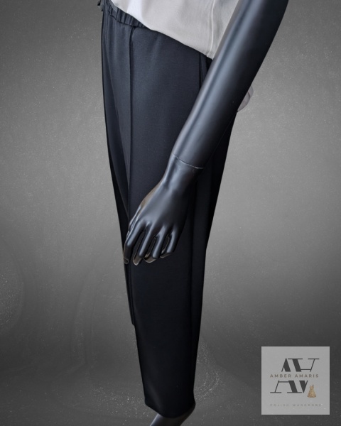 Struktura i styl – spodnie Velora w kant | Czarne, eleganckie i gotowe do biura