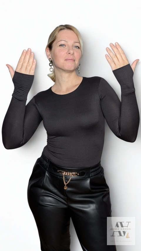 Bluzka INGRID czekoladowa – nowoczesna klasyka z nutą elegancji