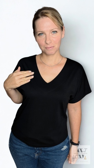 Minimalizm z pazurem – czarna bluzka Amelia oversize | Komfort i styl w jednym