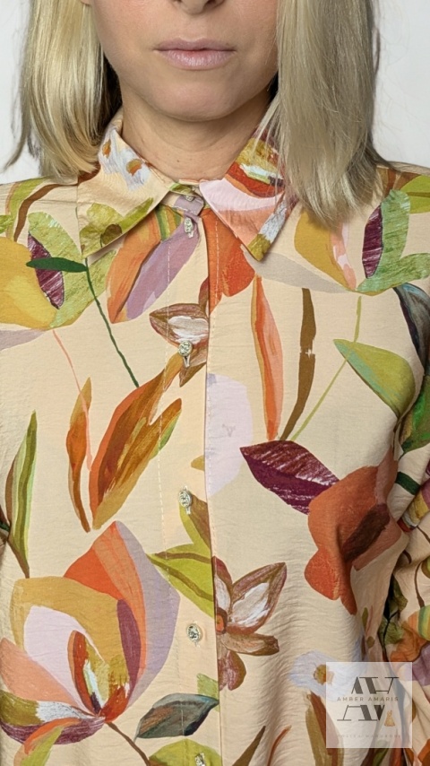 NOELLE – koszula beżowa z wiskozy ze złotymi guzikami