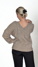 MELINDA  – sweter cappucino z dekoltem V z przodu i z tyłu