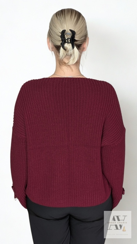 CELINE – klasyczny bordowy sweter damski z guziczkami i kokardkami