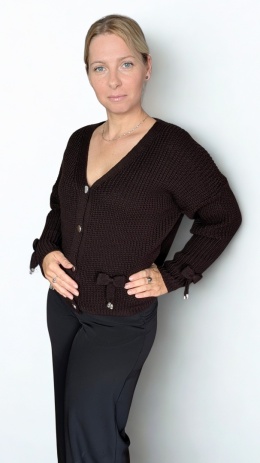 CELINE – klasyczny czekoladowy sweter z guzikami i kokardkami