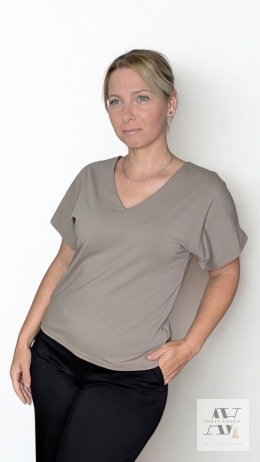 Stonowana elegancja – bluzka Amelia mokka | Luźny krój, kobiecy charakter