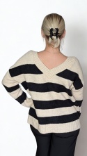 MELINDA  – Beżowy sweter w paski i dekoltem V z przodu i z tyłu