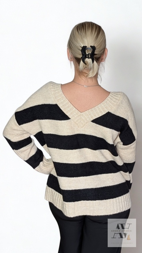 Sweter MELINDA beżowy w paski – zmysłowy dekolt V z przodu i z tyłu