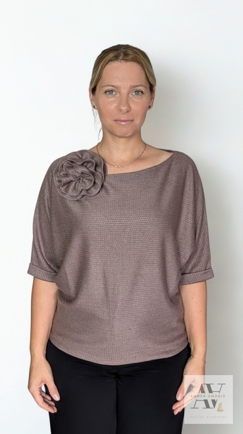 Sweter ROSA fango – delikatność z nutą elegancji