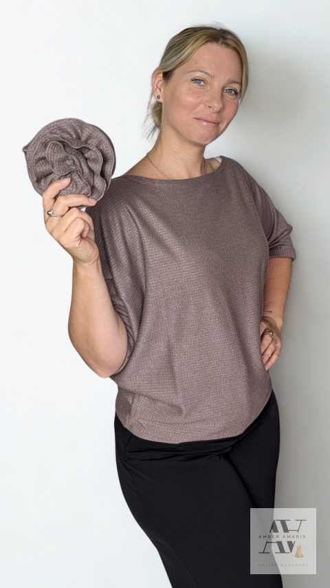 Sweter ROSA fango – delikatność z nutą elegancji