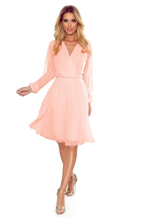 NOEMI – sukienka midi z plisowanym dołem | brzoskwinia